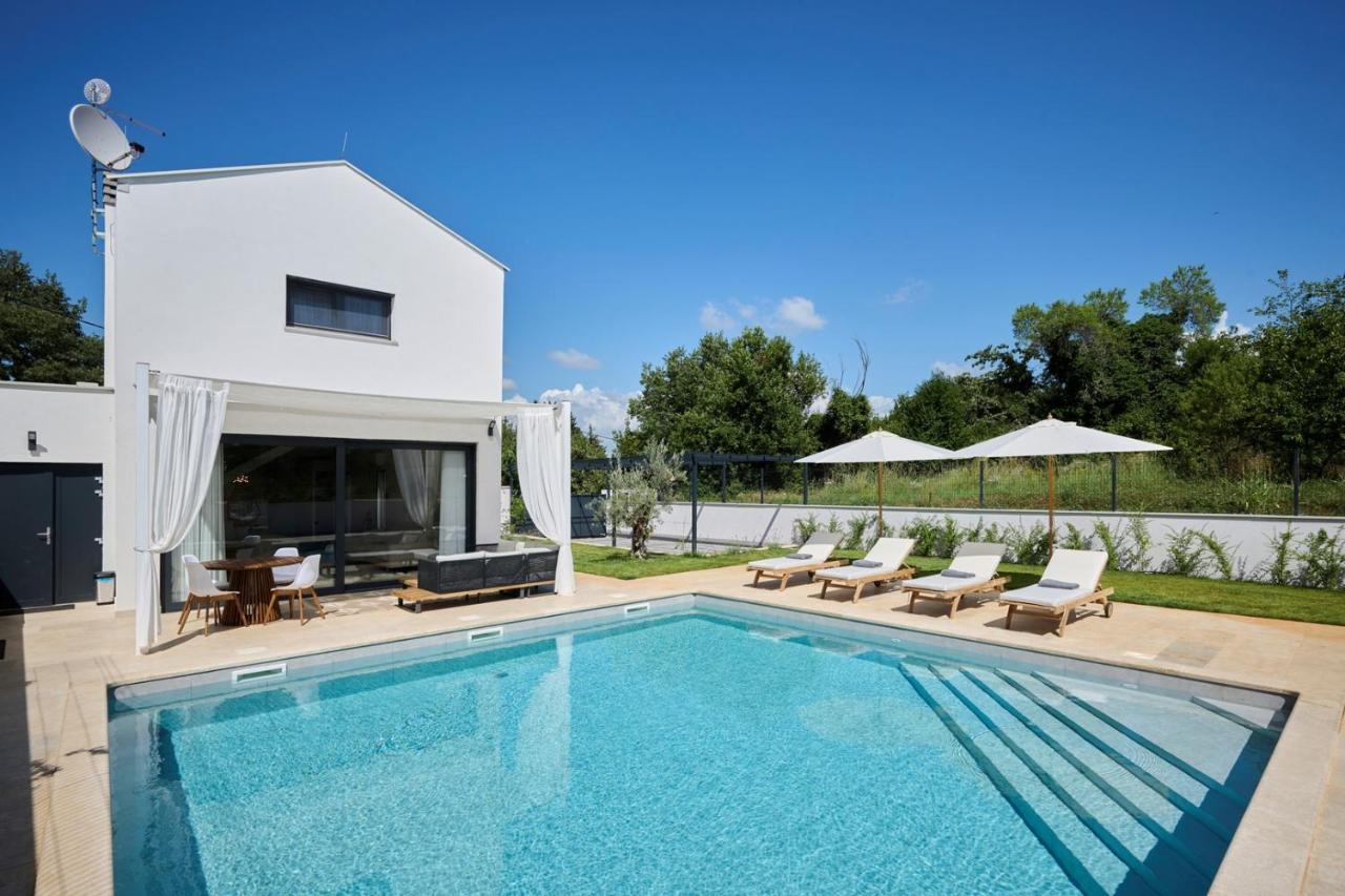 Villa Pura Vida With Pool And Whirlpool Near Umag Materada Exterior photo